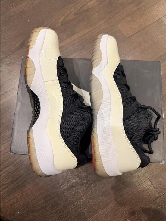 2013 NIKE AIR JORDAN 11 RETRO LOW TUXEDO MENS SIZE 9.5 Yellowing See Pics NEW!!! main image 7